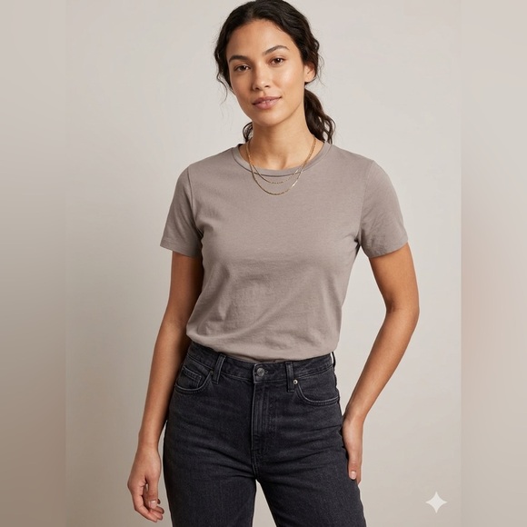 H&M Tops - H&M Women's Short Sleeve Crewneck Tee in Taupe